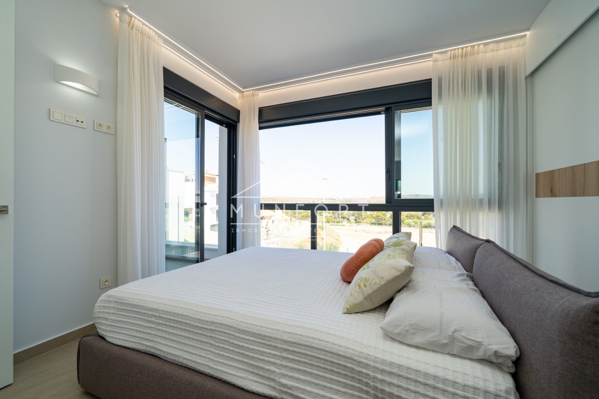 Resale - Villas -
Orihuela Costa