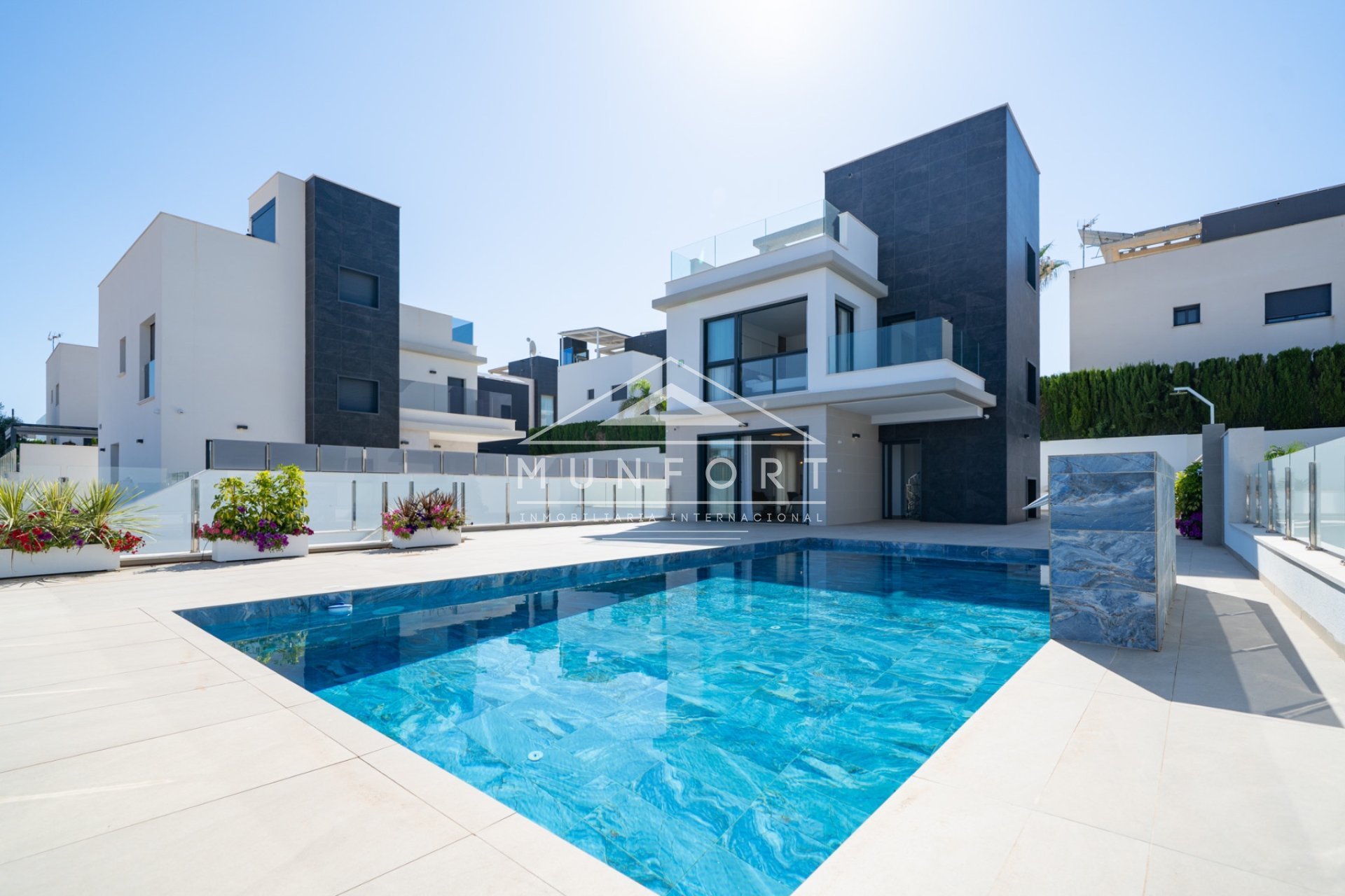 Resale - Villas -
Orihuela Costa