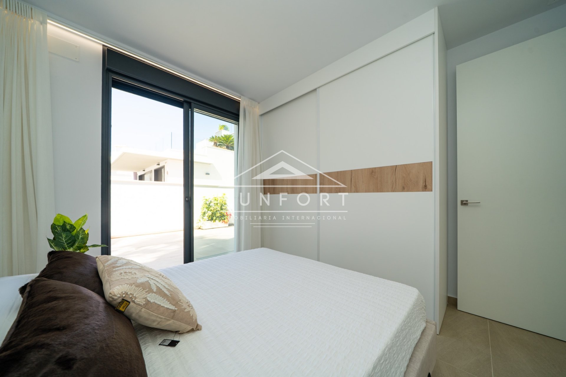 Resale - Villas -
Orihuela Costa