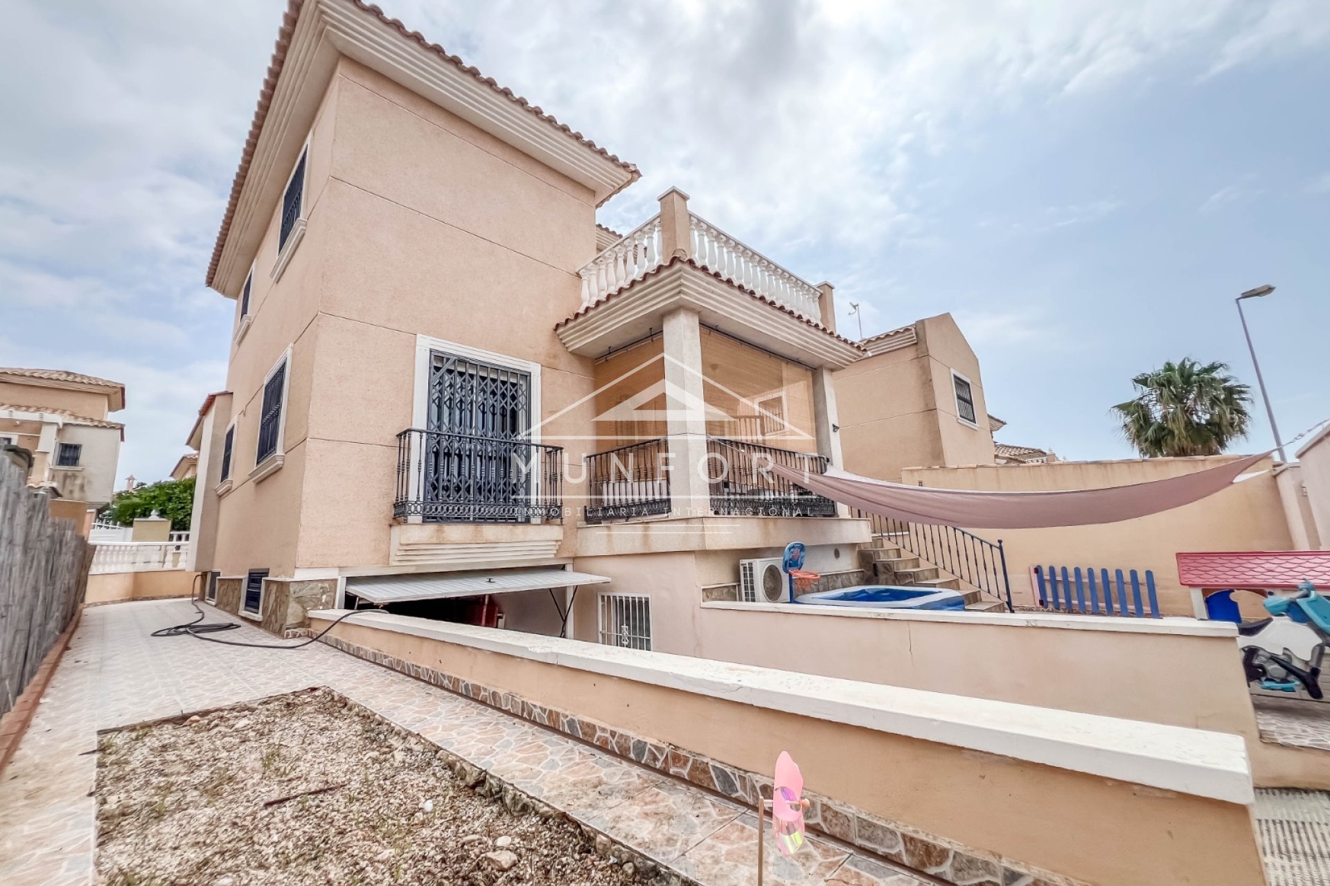 Resale - Villas -
Orihuela Costa