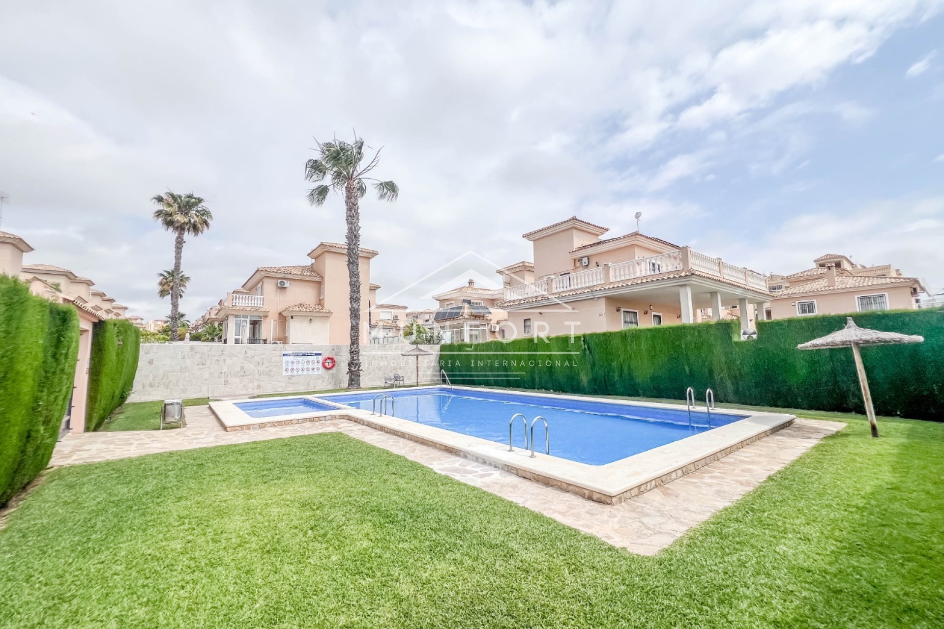 Resale - Villas -
Orihuela Costa