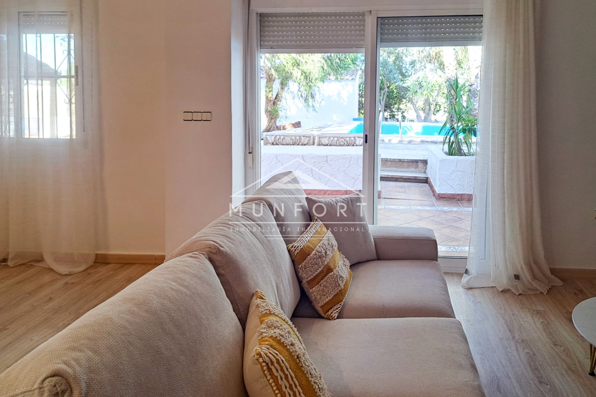 Resale - Villas -
Orihuela