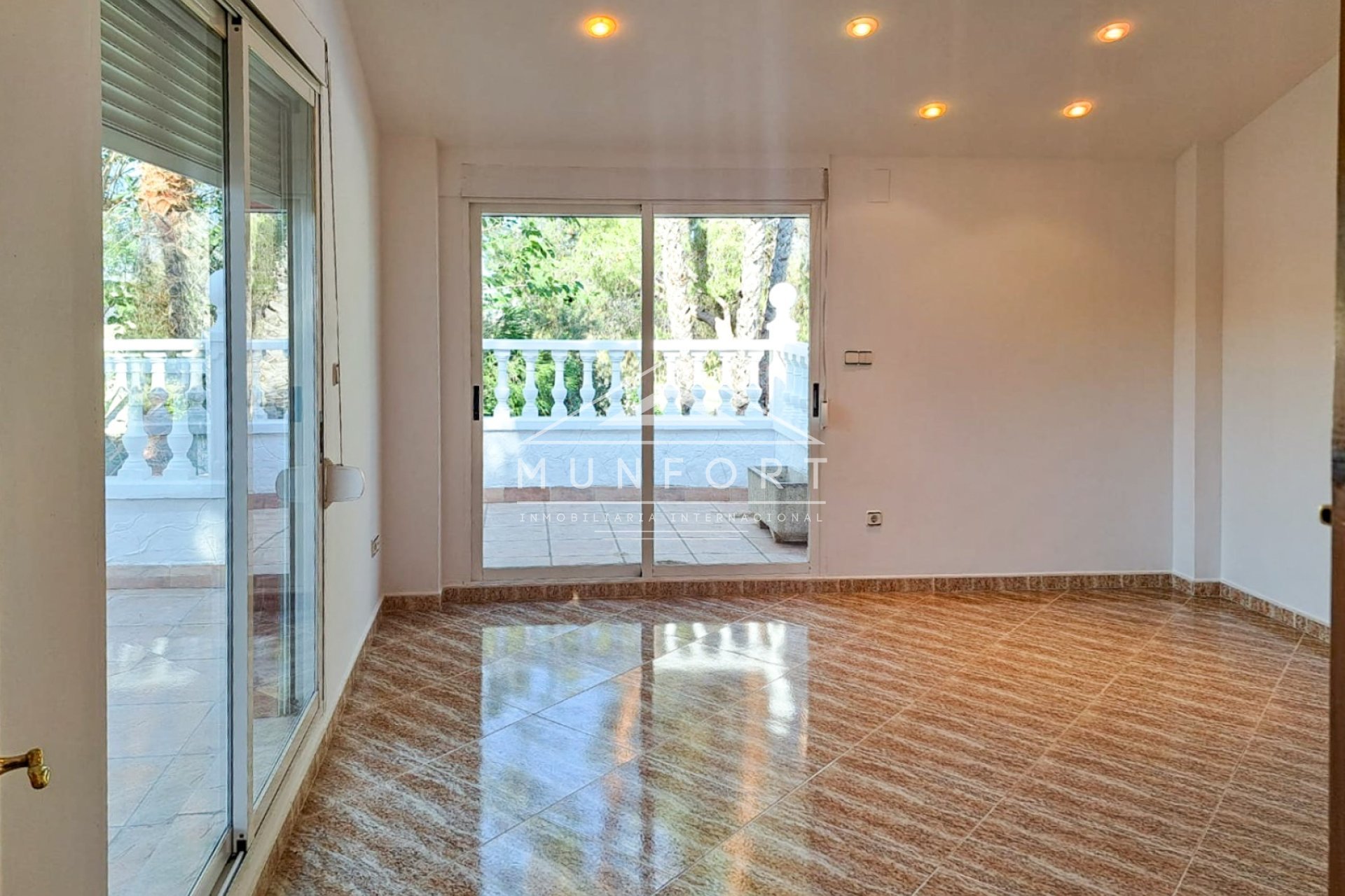 Resale - Villas -
Orihuela