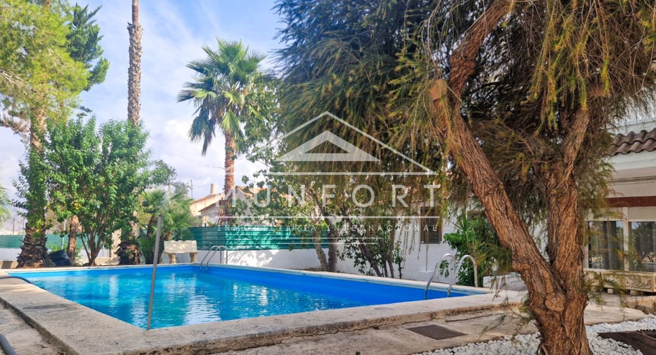 Resale - Villas -
Orihuela