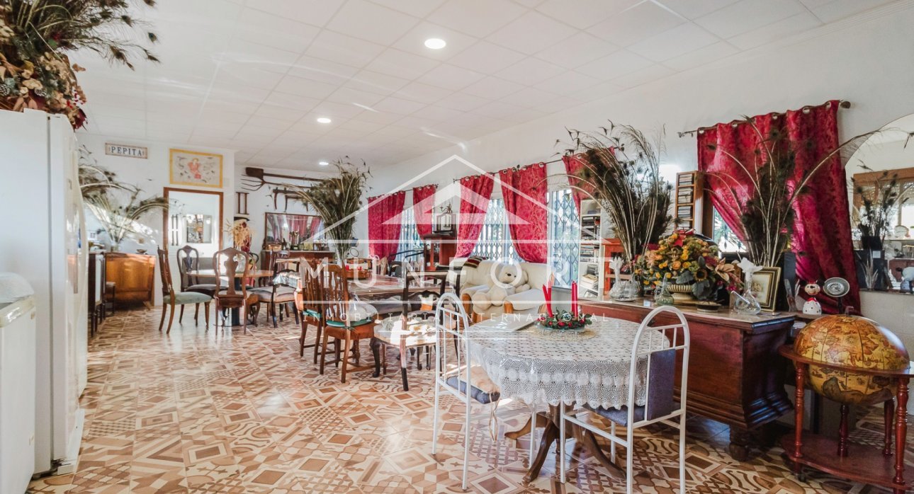 Resale - Villas -
Orihuela