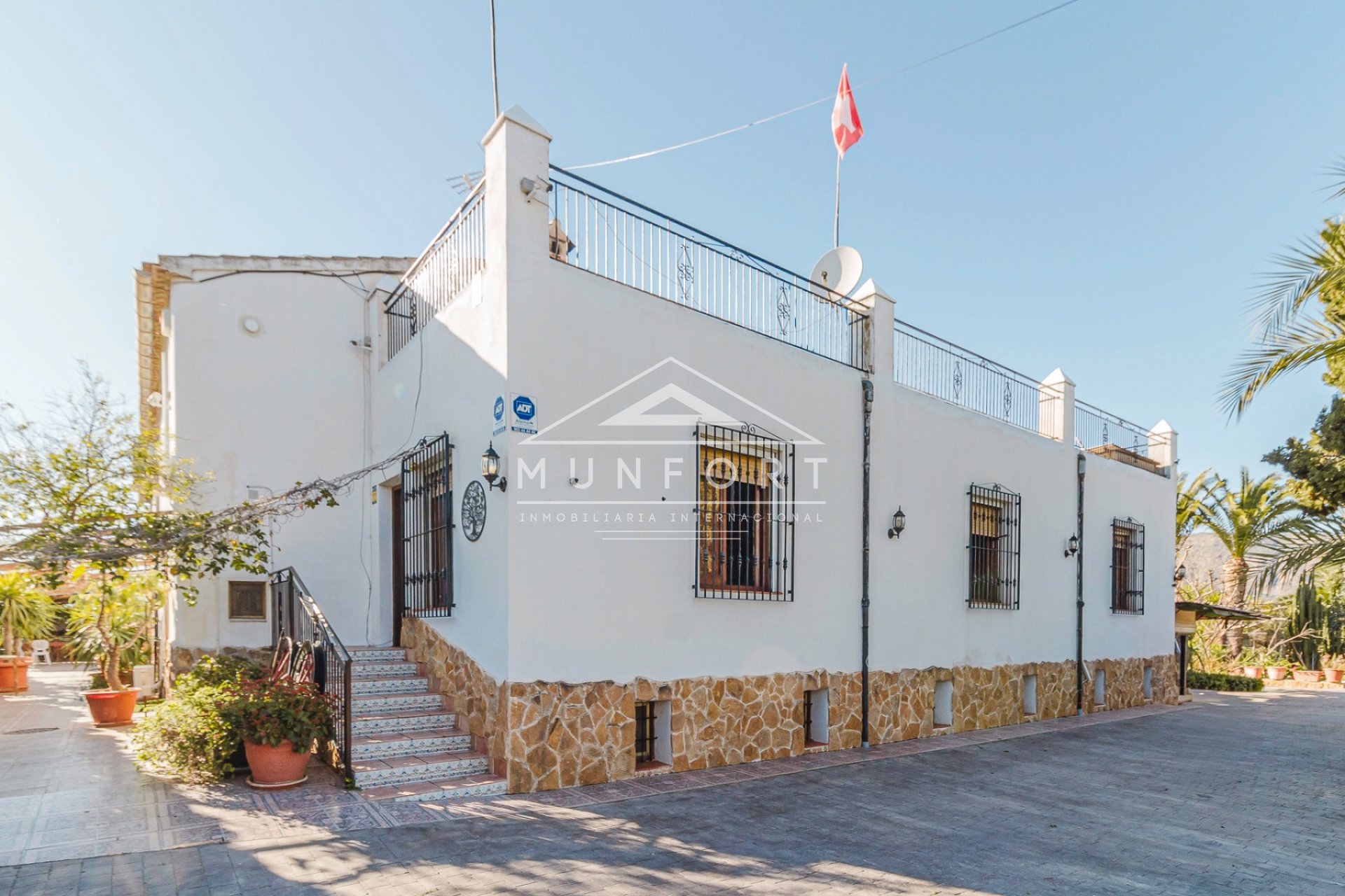 Resale - Villas -
Orihuela