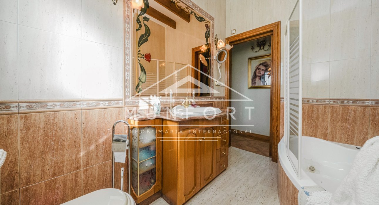 Resale - Villas -
Orihuela