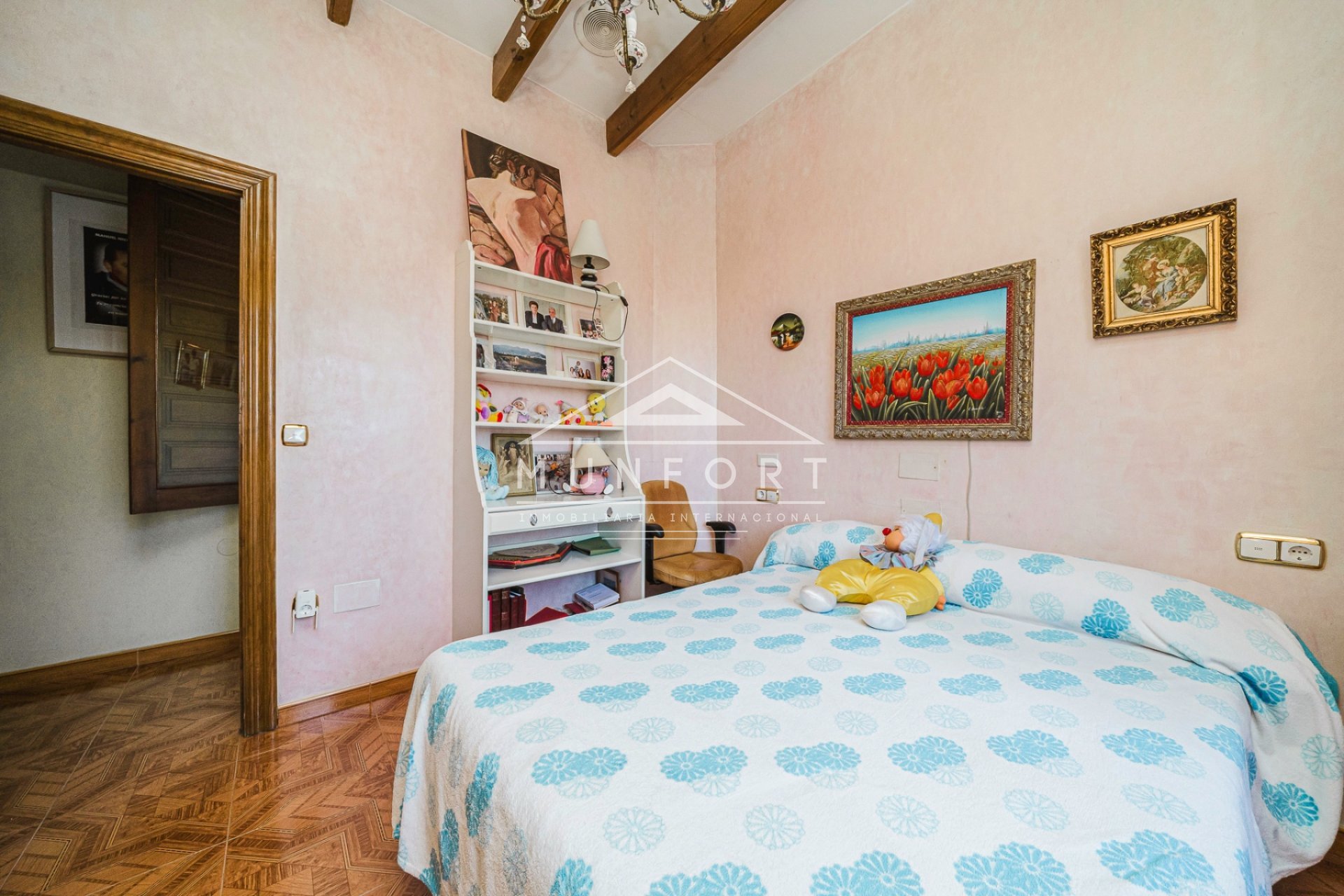 Resale - Villas -
Orihuela