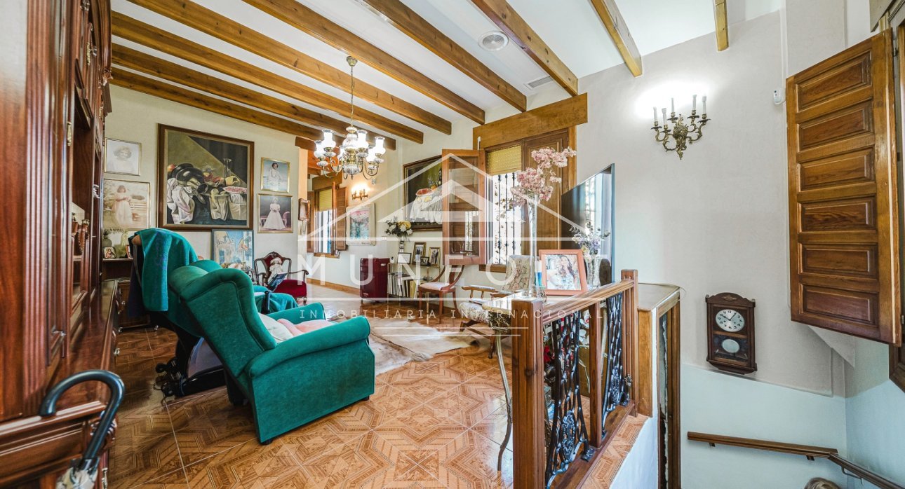 Resale - Villas -
Orihuela