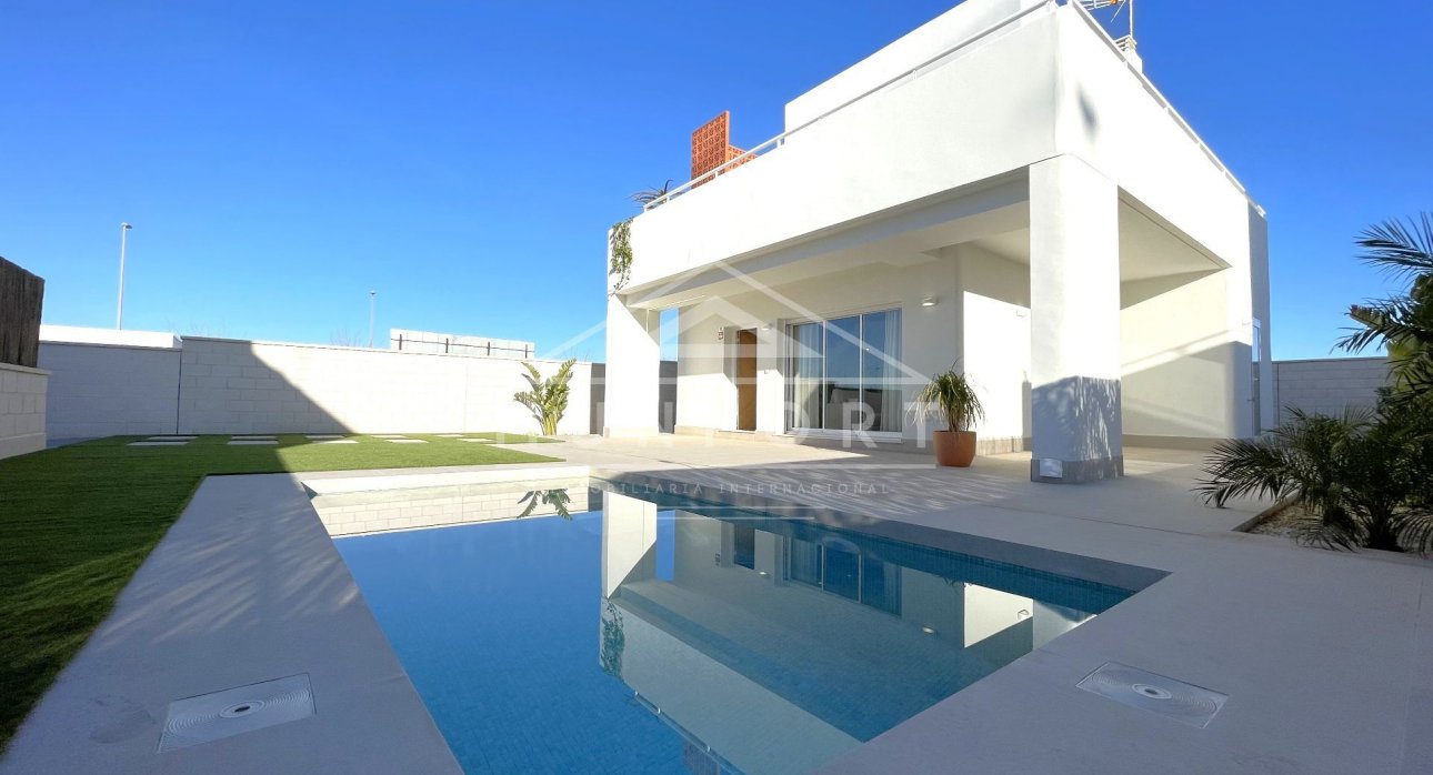 Resale - Villas -
Pilar de la Horadada