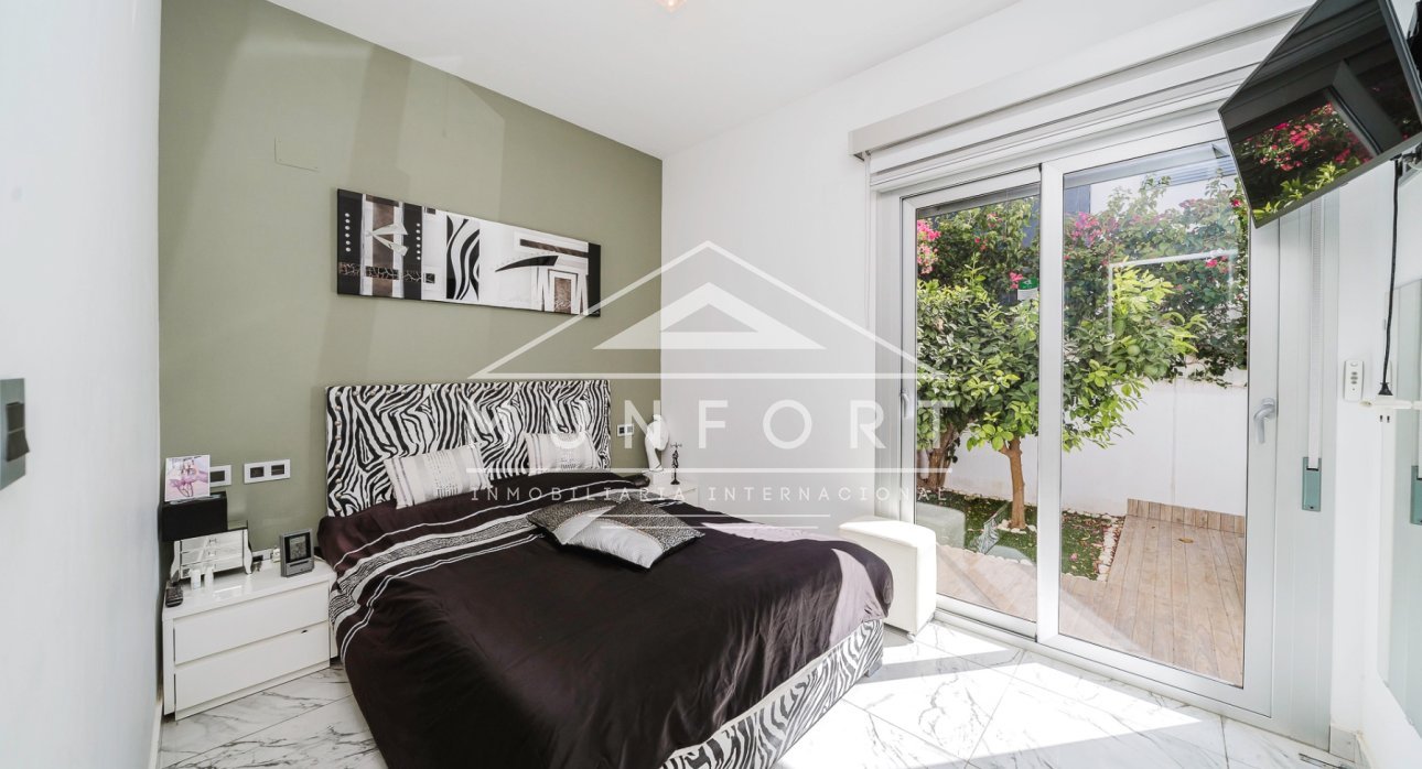 Resale - Villas -
Pilar de la Horadada