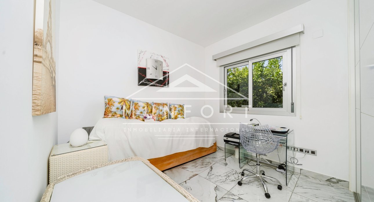 Resale - Villas -
Pilar de la Horadada