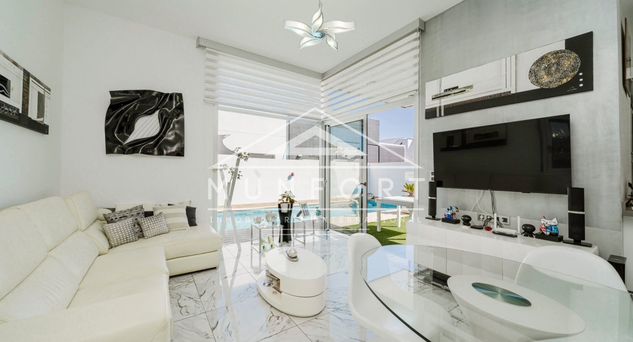 Resale - Villas -
Pilar de la Horadada