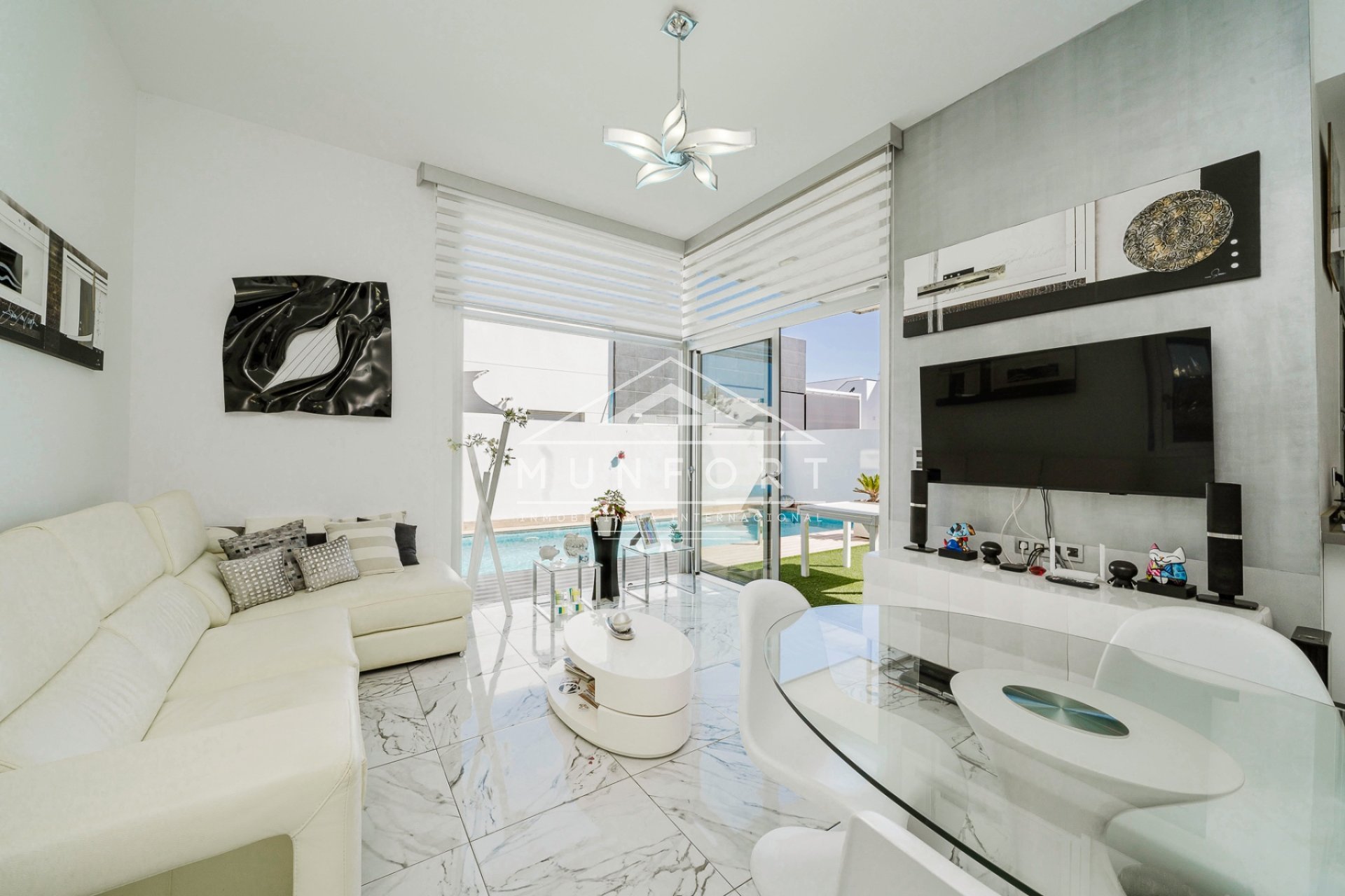 Resale - Villas -
Pilar de la Horadada