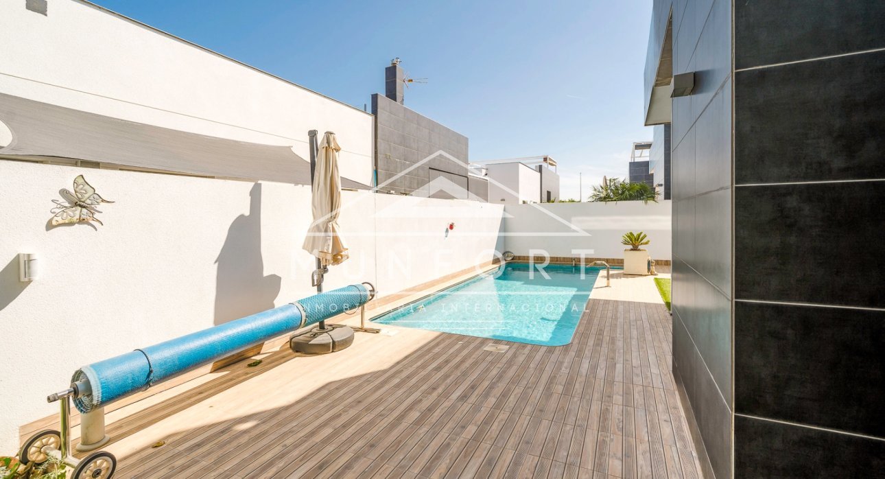 Resale - Villas -
Pilar de la Horadada