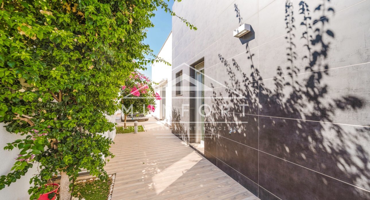 Resale - Villas -
Pilar de la Horadada