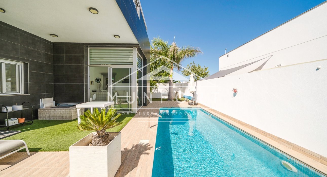 Resale - Villas -
Pilar de la Horadada