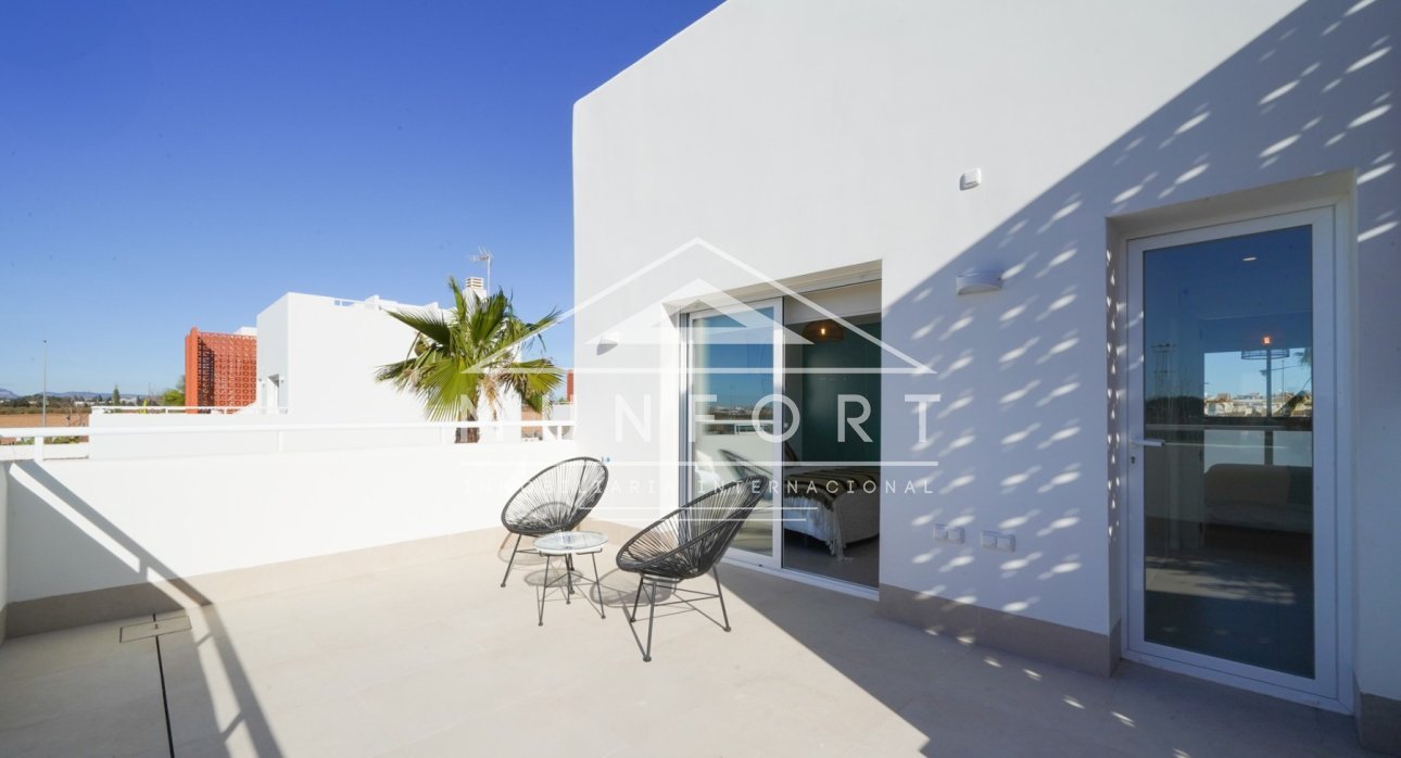 Resale - Villas -
Pilar de la Horadada