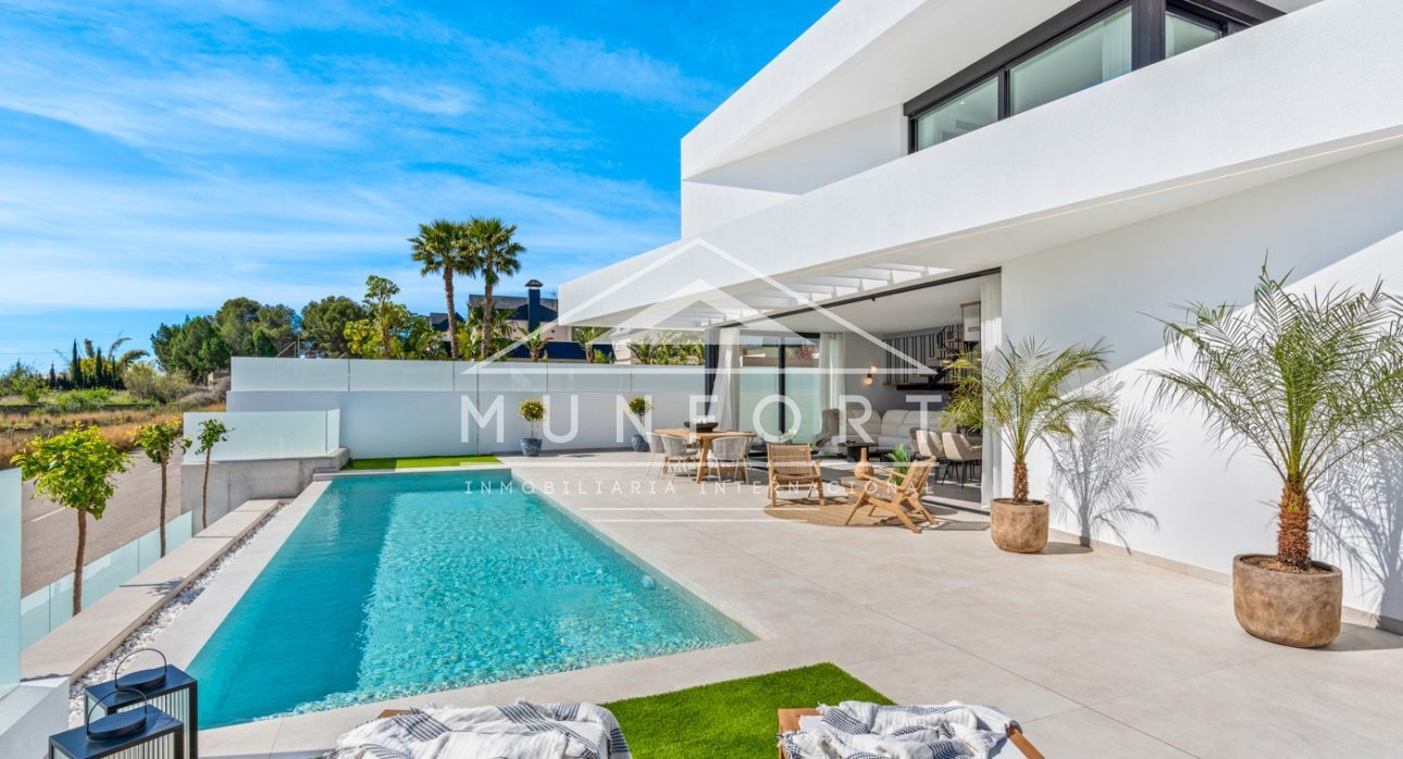 Resale - Villas -
Polop de La Marina 