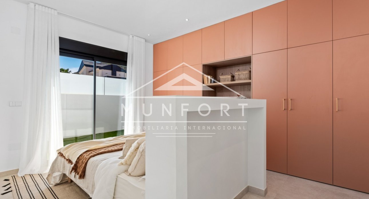 Resale - Villas -
Polop de La Marina 