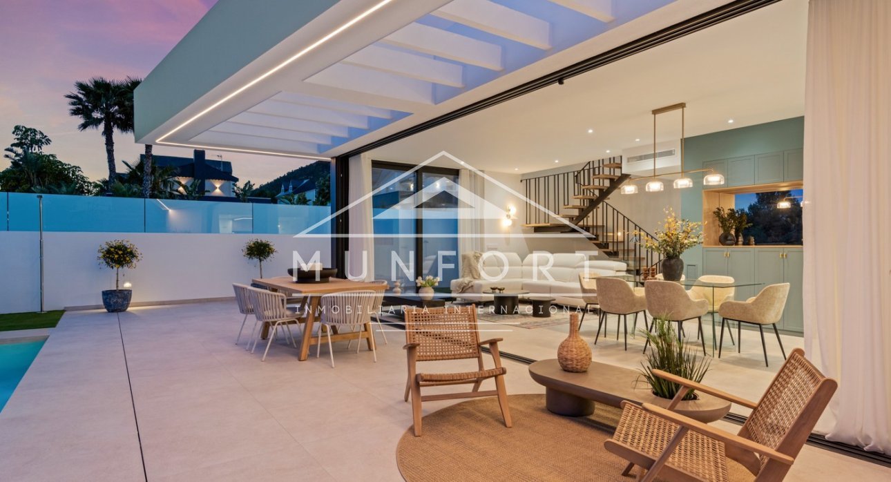 Resale - Villas -
Polop de La Marina 