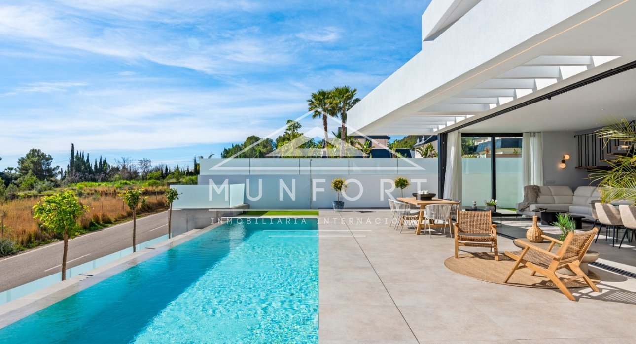 Resale - Villas -
Polop de La Marina 