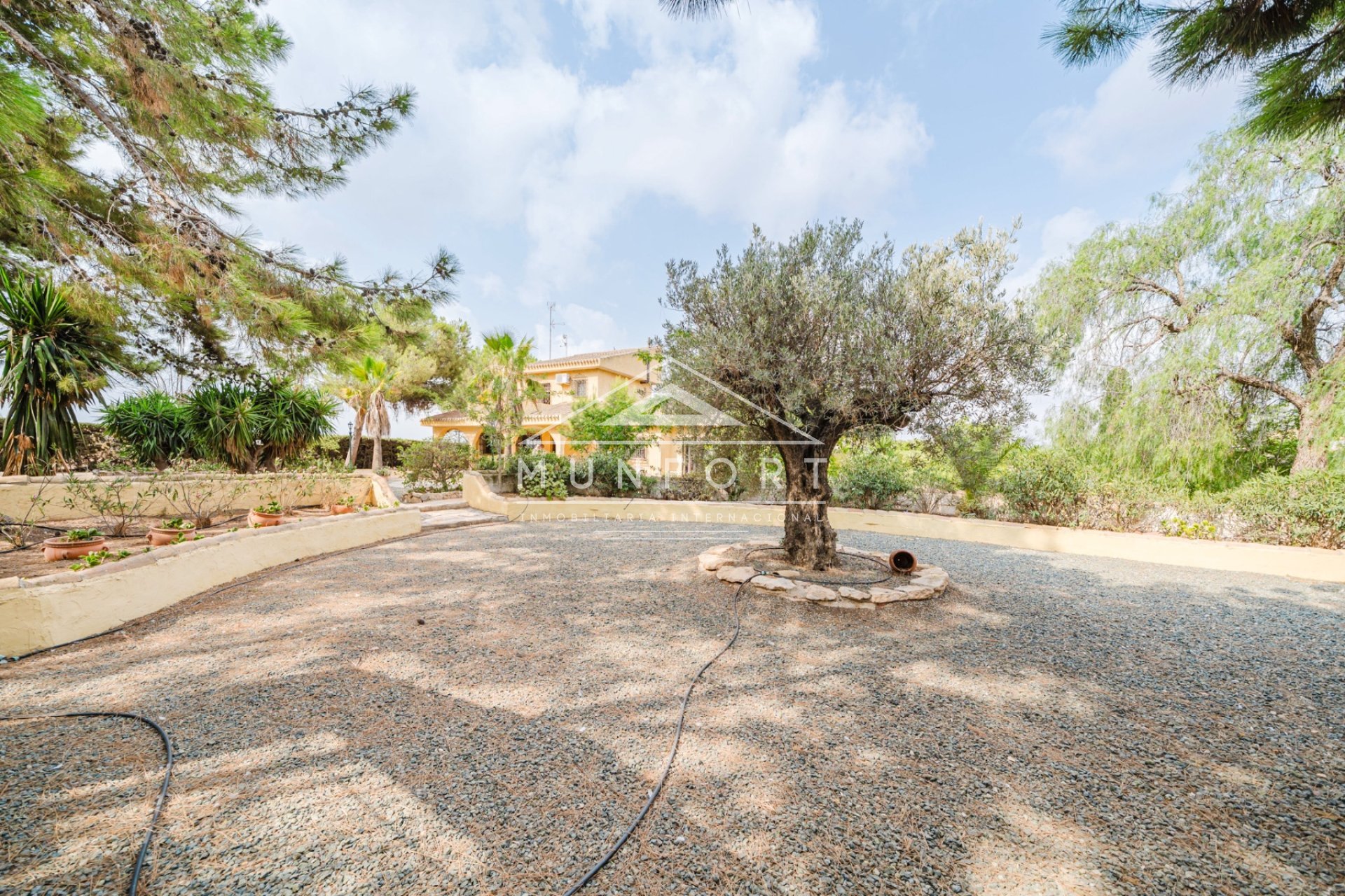 Resale - Villas -
Pozo Estrecho