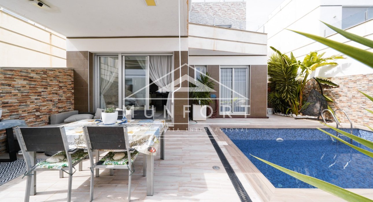 Resale - Villas -
Rojales