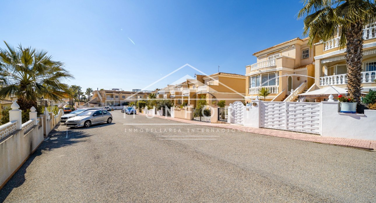 Resale - Villas -
Rojales