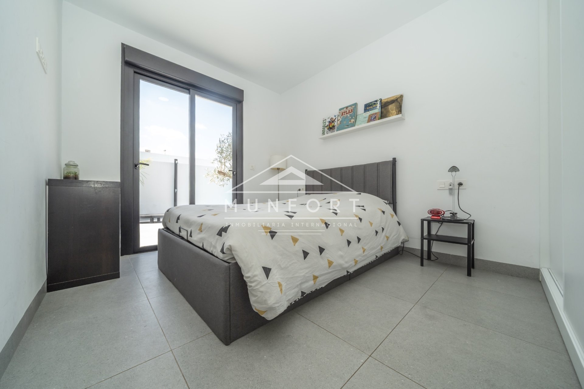 Resale - Villas -
Roldán