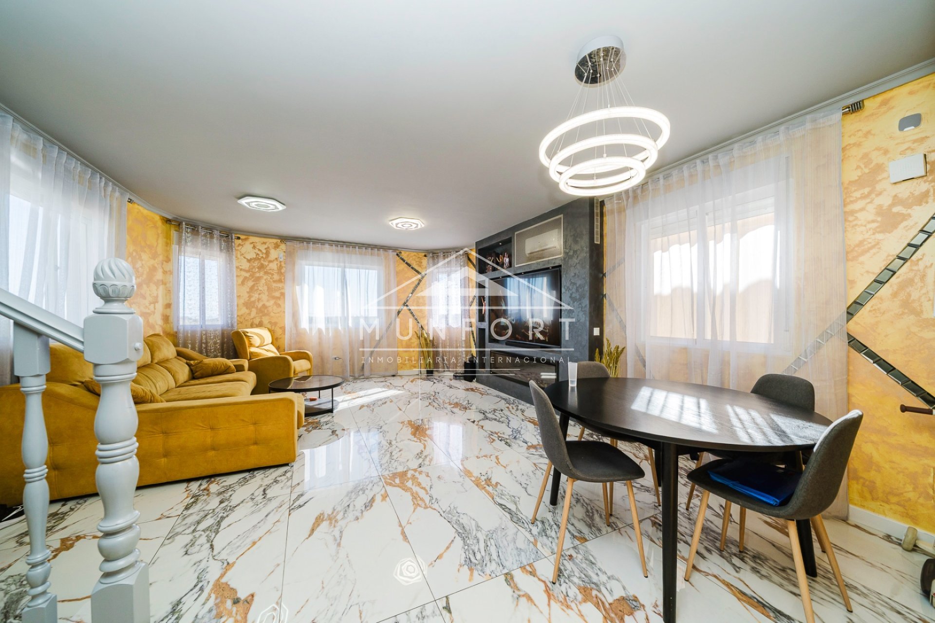 Resale - Villas -
San Miguel de Salinas - Ciudad de las Comunicaciones