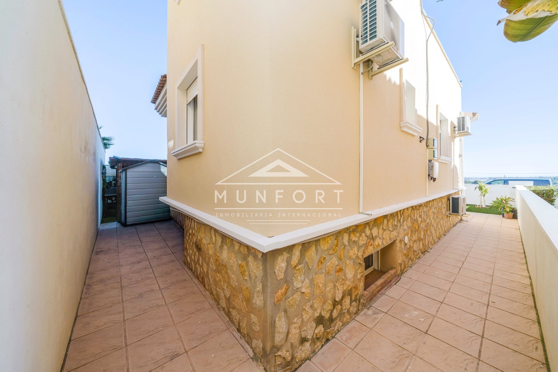 Resale - Villas -
San Miguel de Salinas - Ciudad de las Comunicaciones