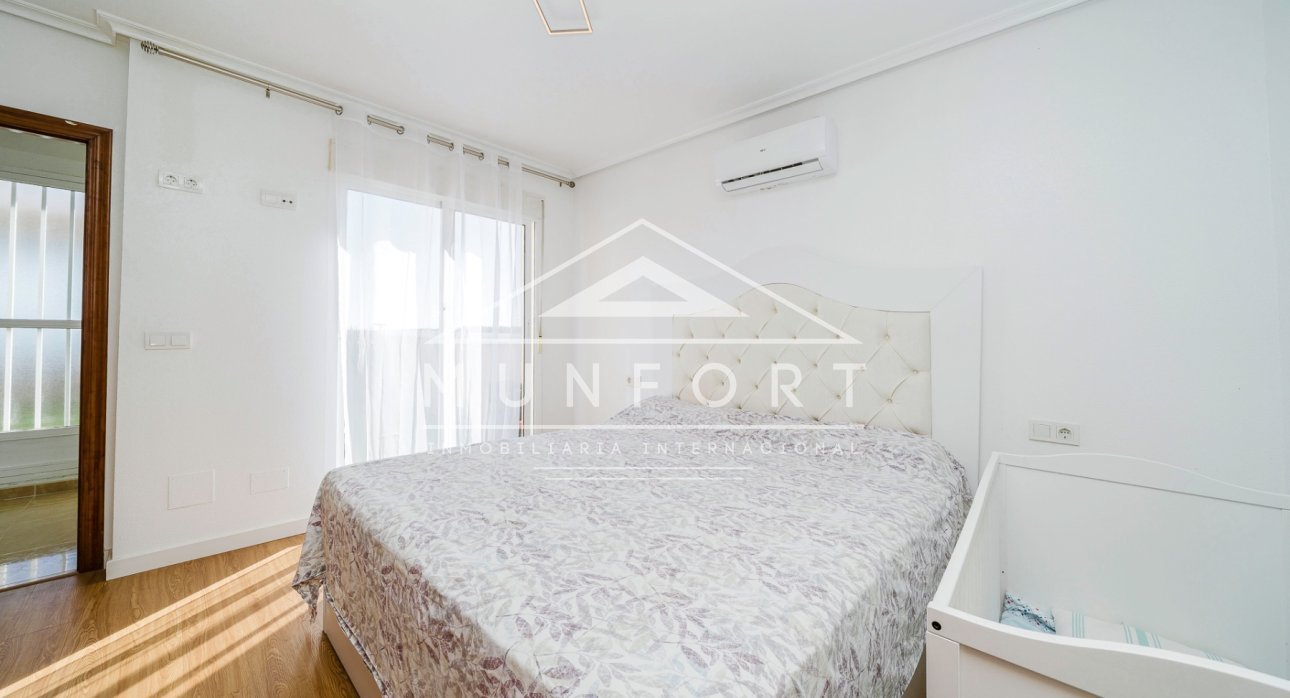 Resale - Villas -
San Miguel de Salinas - Ciudad de las Comunicaciones