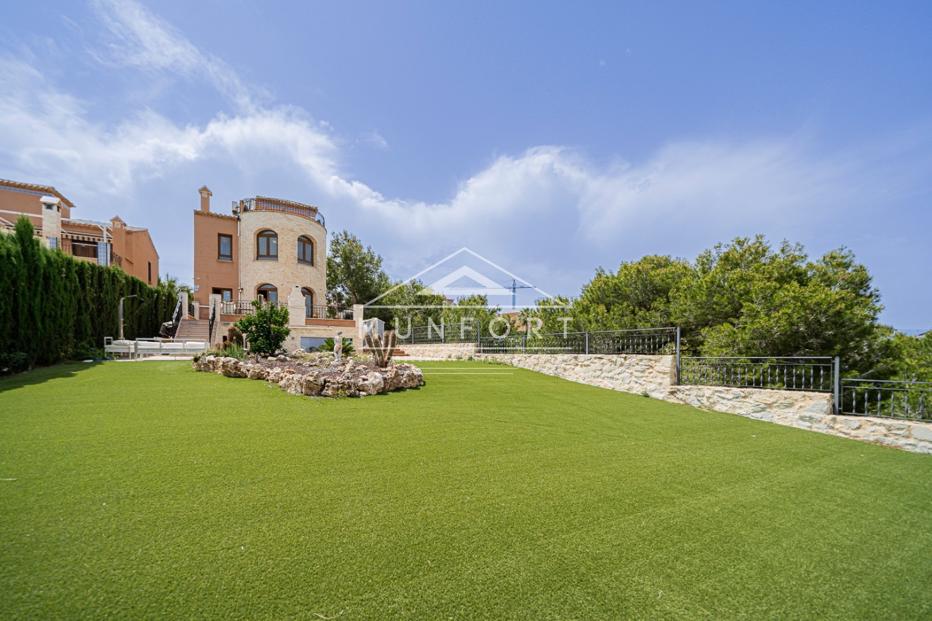 Resale - Villas -
San Miguel de Salinas