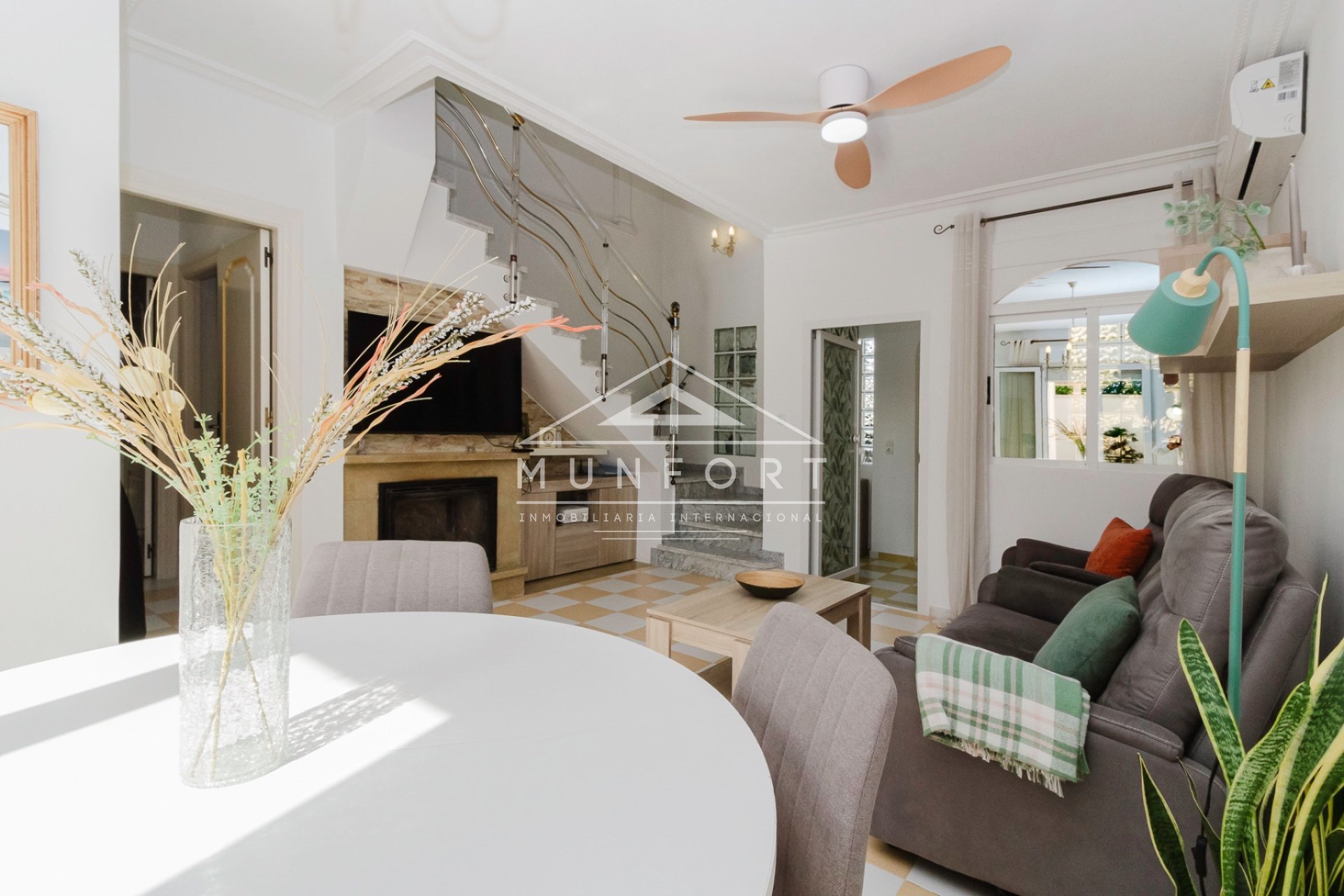 Resale - Villas -
Torrevieja - Aguas Nuevas - Torrevieja