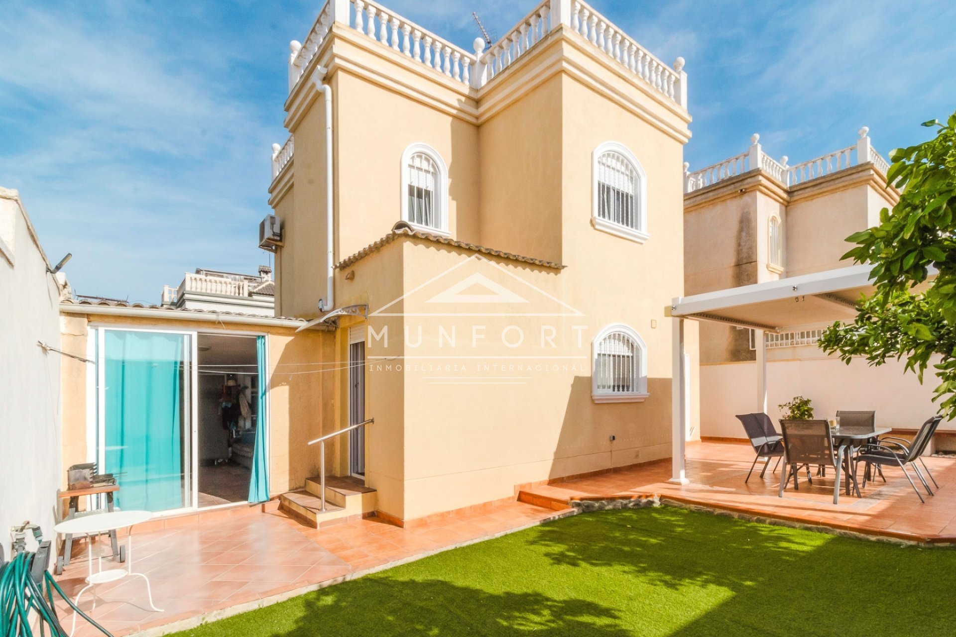Resale - Villas -
Torrevieja - Aguas Nuevas - Torrevieja