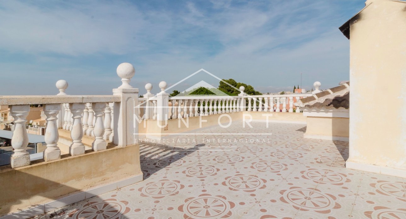 Resale - Villas -
Torrevieja - Aguas Nuevas - Torrevieja
