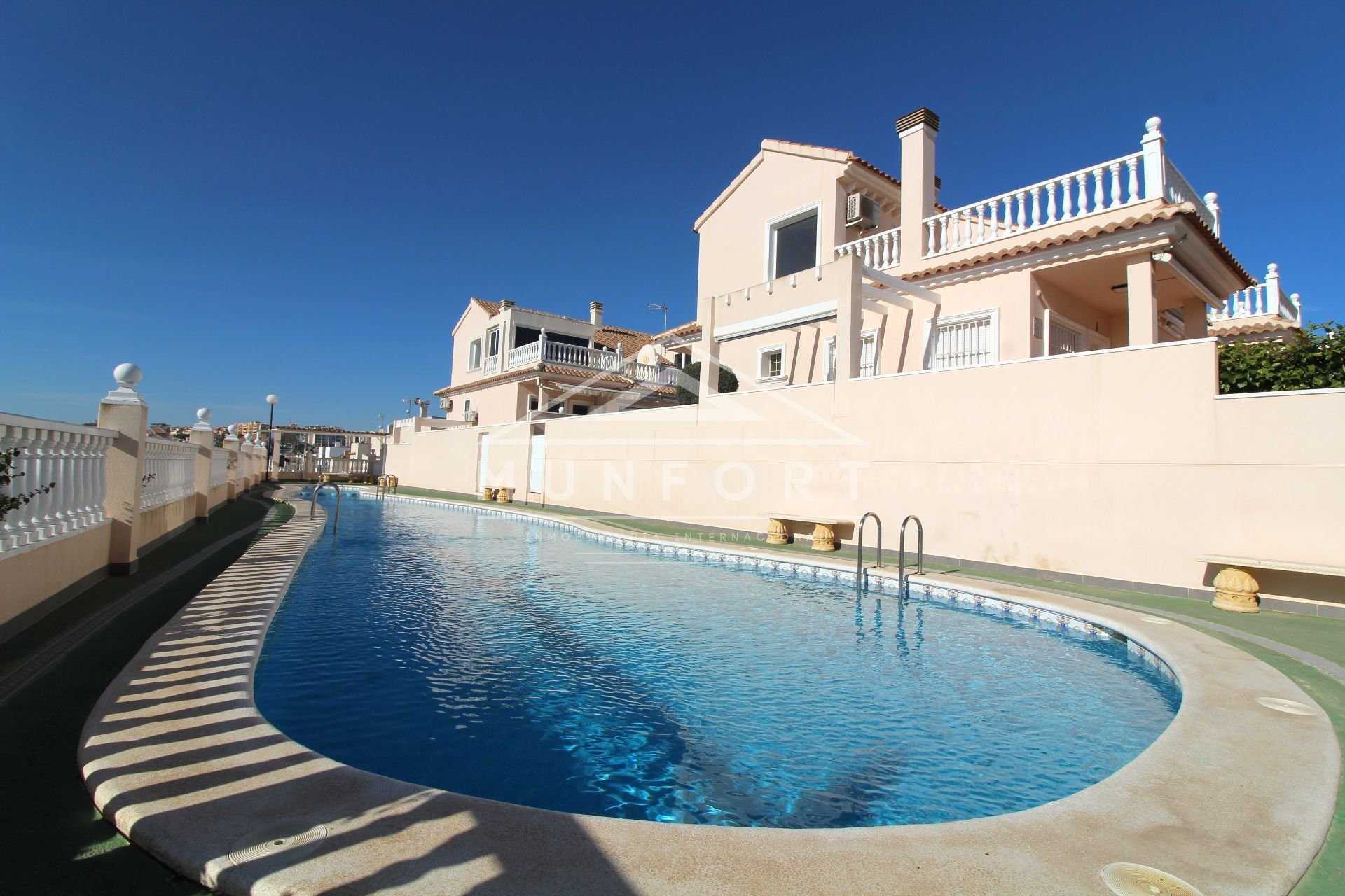 Resale - Villas -
Torrevieja - Aguas Nuevas - Torrevieja