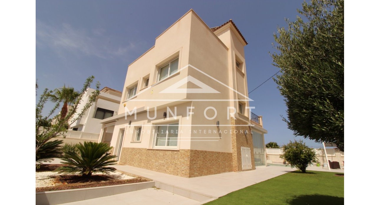 Resale - Villas -
Torrevieja - La Mata - Torrevieja