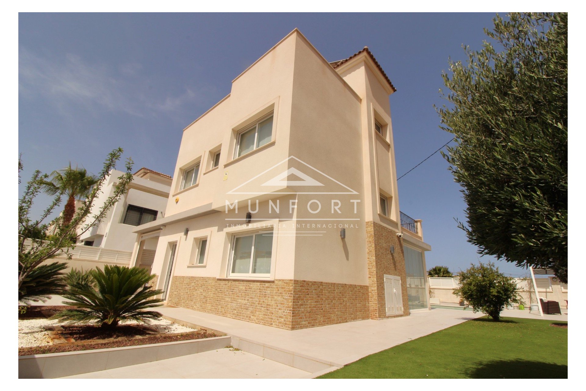 Resale - Villas -
Torrevieja - La Mata - Torrevieja