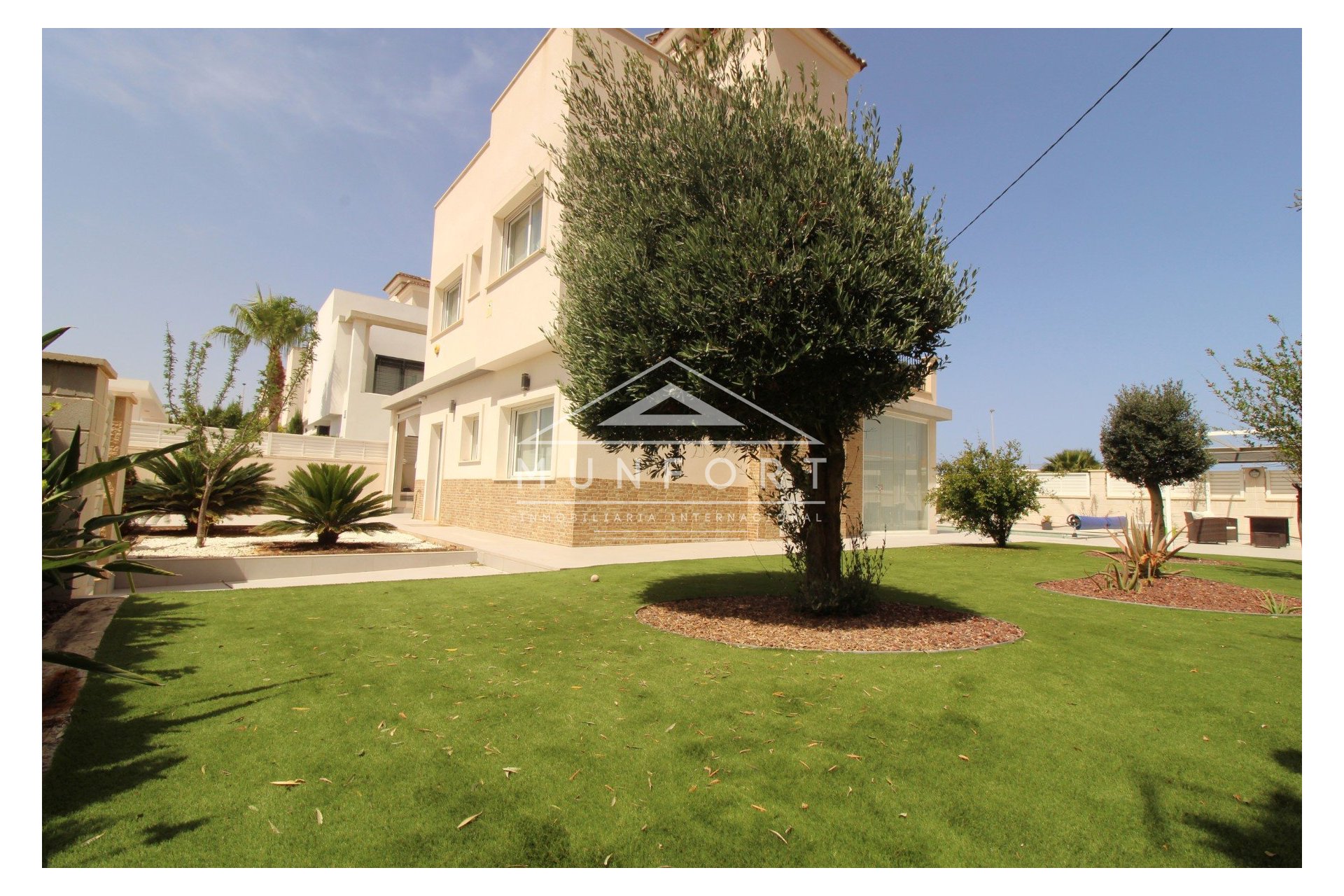 Resale - Villas -
Torrevieja - La Mata - Torrevieja