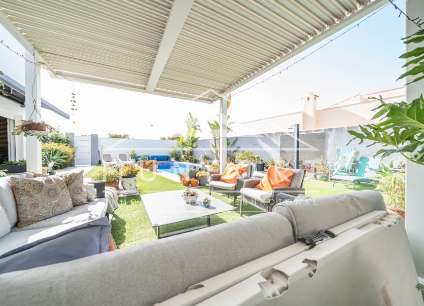 Resale - Villas -
Torrevieja - La Torreta - Torrevieja