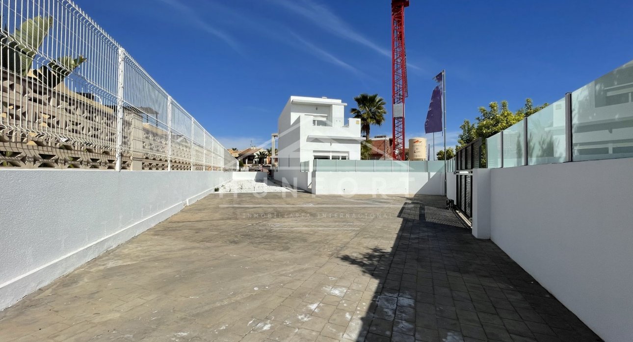 Resale - Villas -
Torrevieja - La Torreta - Torrevieja