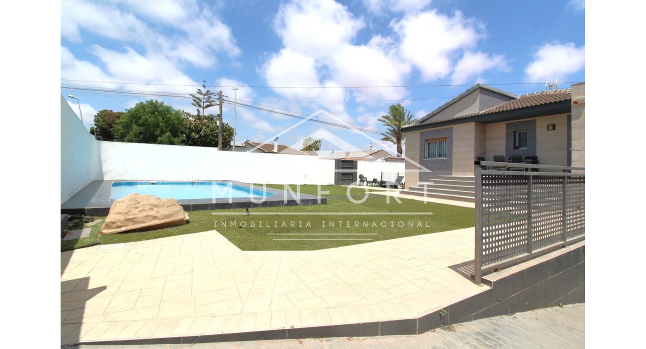 Resale - Villas -
Torrevieja - Los Balcones - Torrevieja