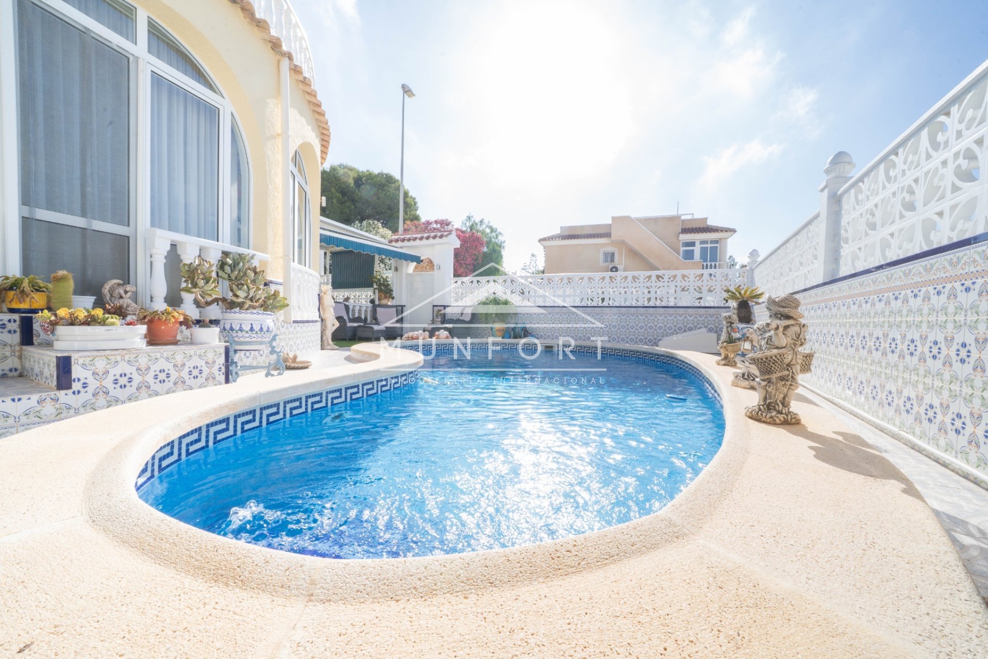Resale - Villas -
Villamartin