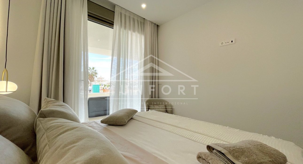 Revente - Appartements -
Orihuela Costa