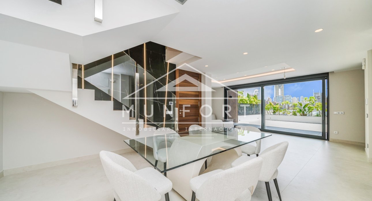 Revente - Maisons mitoyennes -
Benidorm