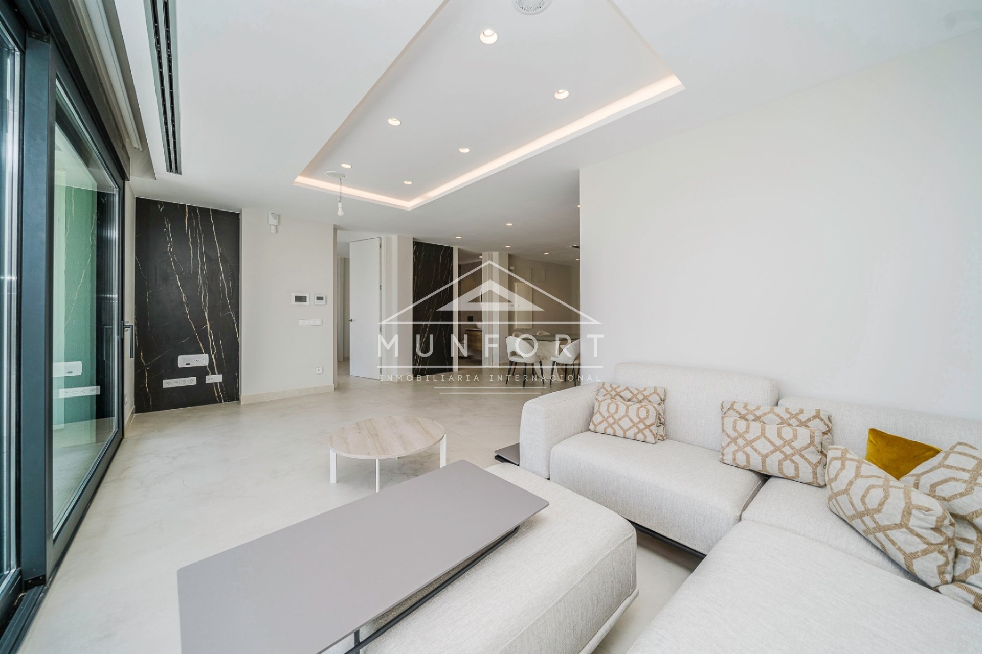 Revente - Maisons mitoyennes -
Benidorm