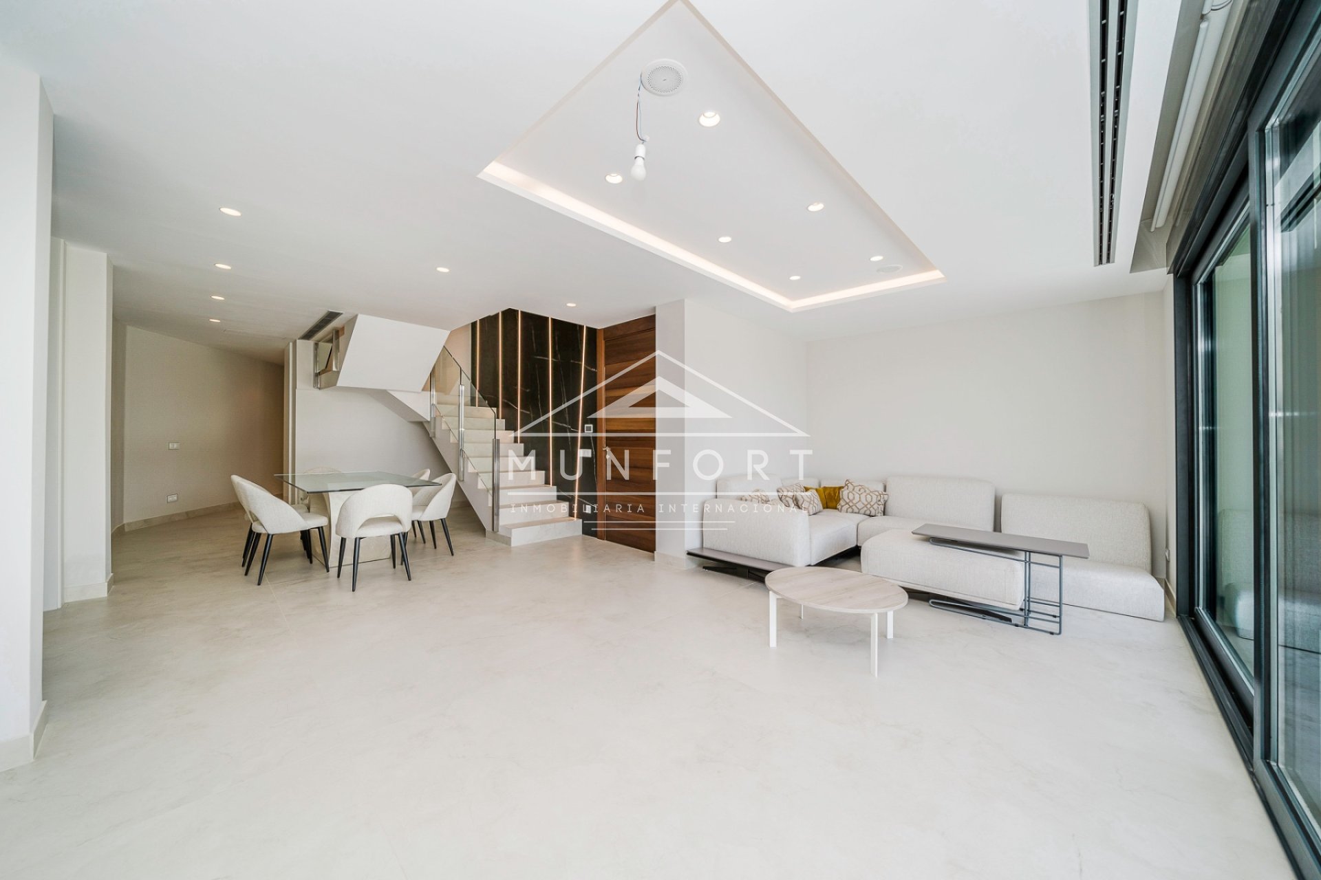 Revente - Maisons mitoyennes -
Benidorm