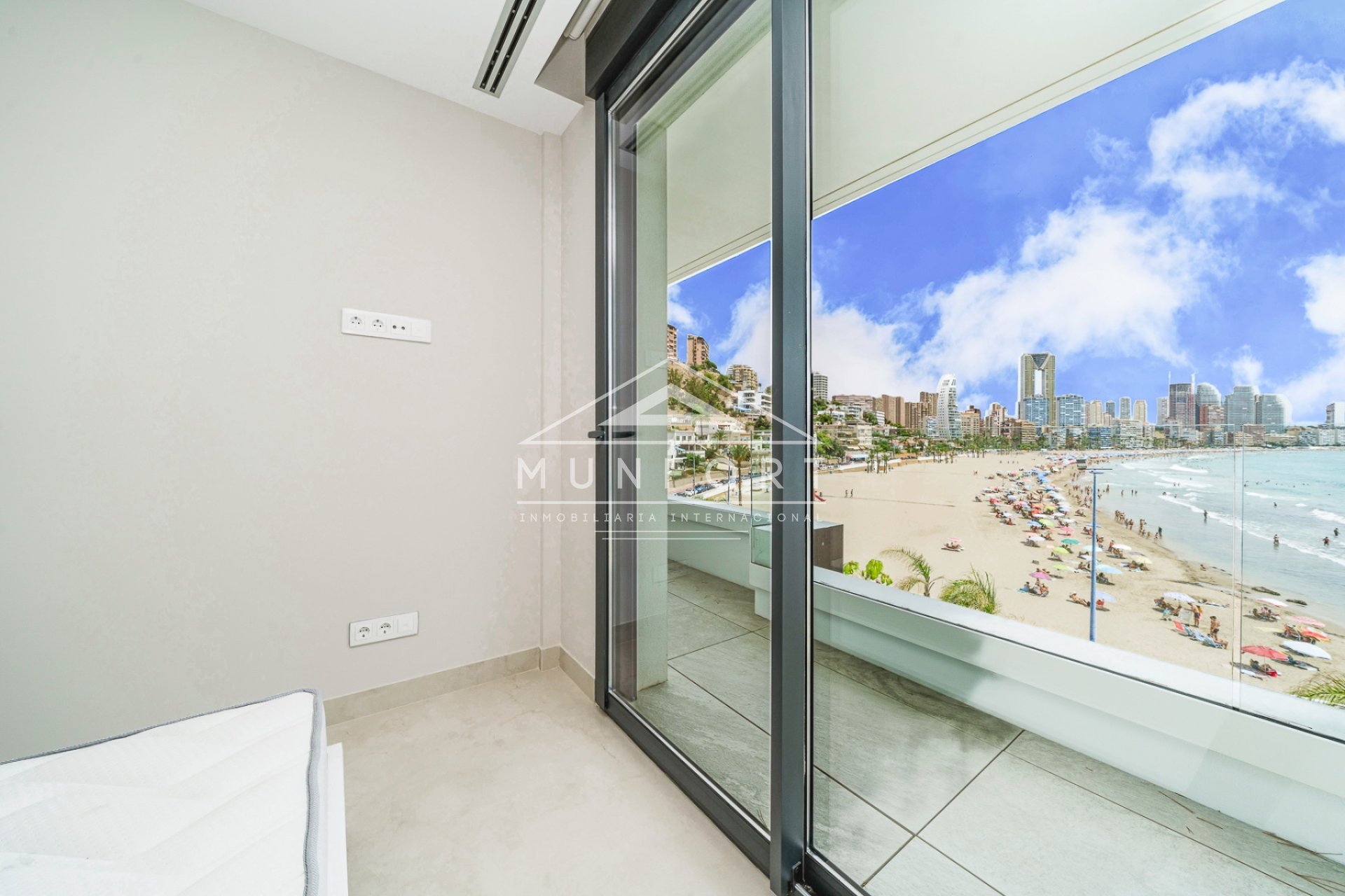 Revente - Maisons mitoyennes -
Benidorm